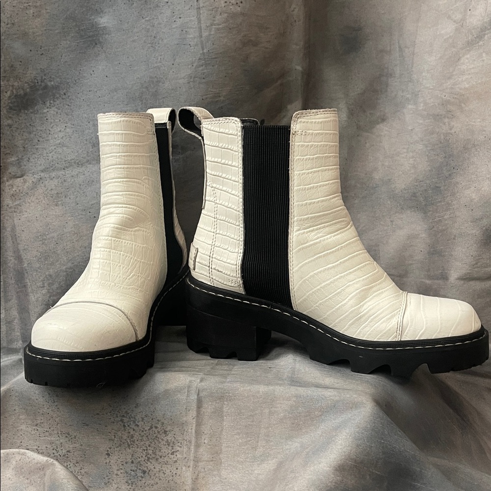 Sorel White Croc-Embossed Chelsea Lug Booties